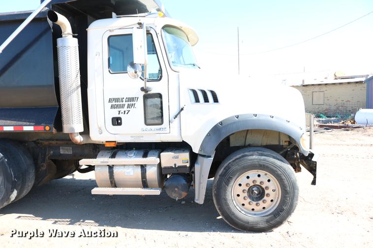 image for item DC7671 2007 Mack CTP713 dump truck