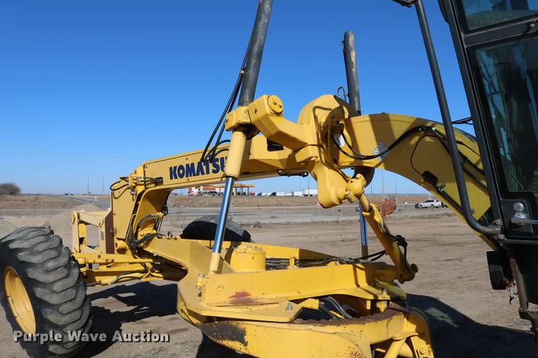 image for item DC7672 2007 Komatsu GD655-3E0 motor grader