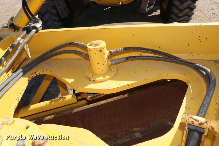 image for item DC7672 2007 Komatsu GD655-3E0 motor grader