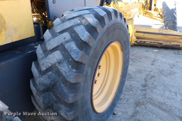 image for item DC7672 2007 Komatsu GD655-3E0 motor grader