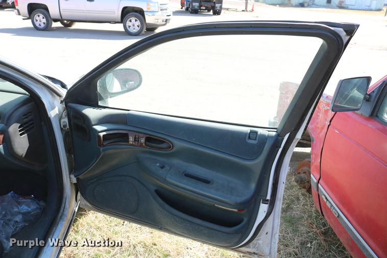 image for item DC7673 1995 Chrysler Concorde