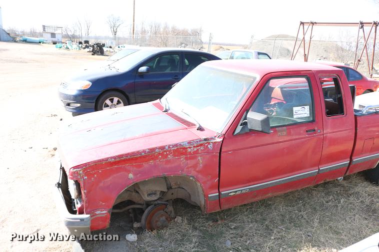 image for item DC7674 1991 Chevrolet S10 Ext. Cab pickup truck