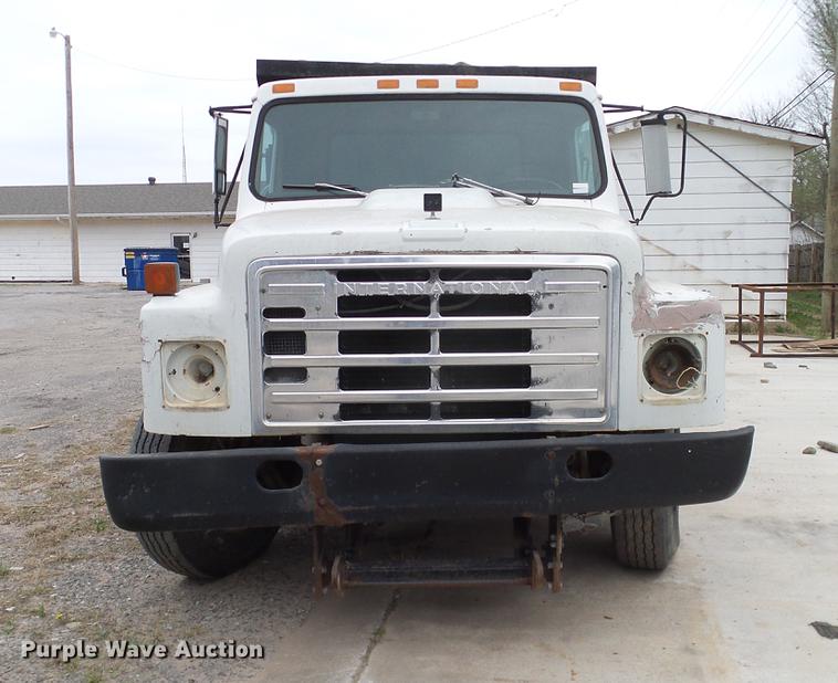 image for item DD1316 1985 International 1754 dump truck
