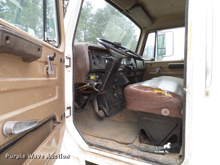 image for item DD1316 1985 International 1754 dump truck