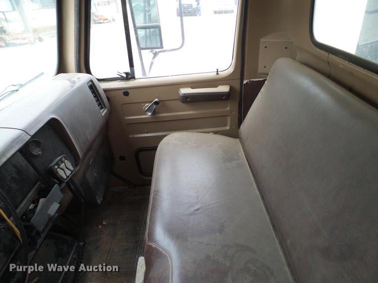 image for item DD1316 1985 International 1754 dump truck