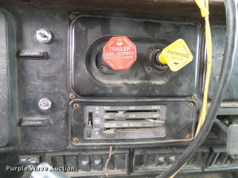 image for item DD1316 1985 International 1754 dump truck