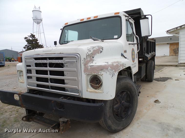 image for item DD1316 1985 International 1754 dump truck