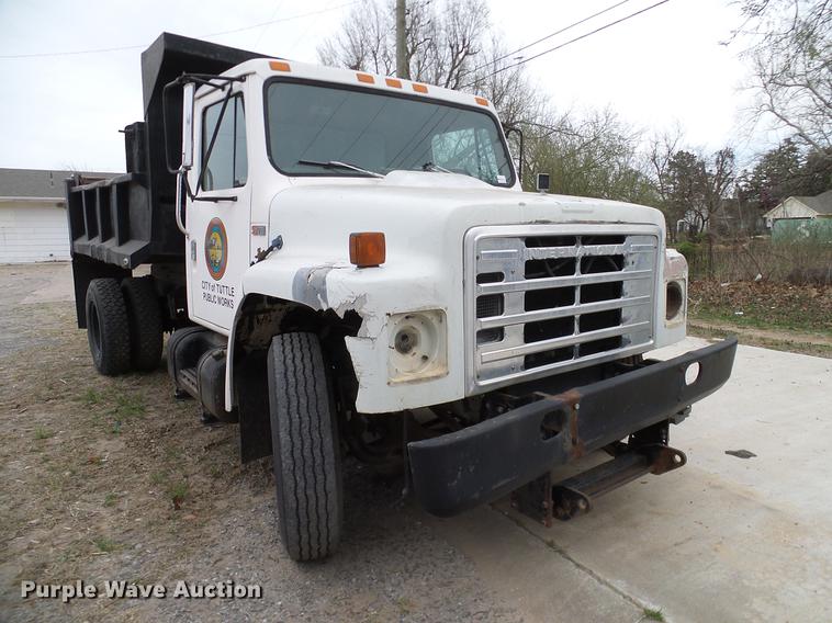 image for item DD1316 1985 International 1754 dump truck