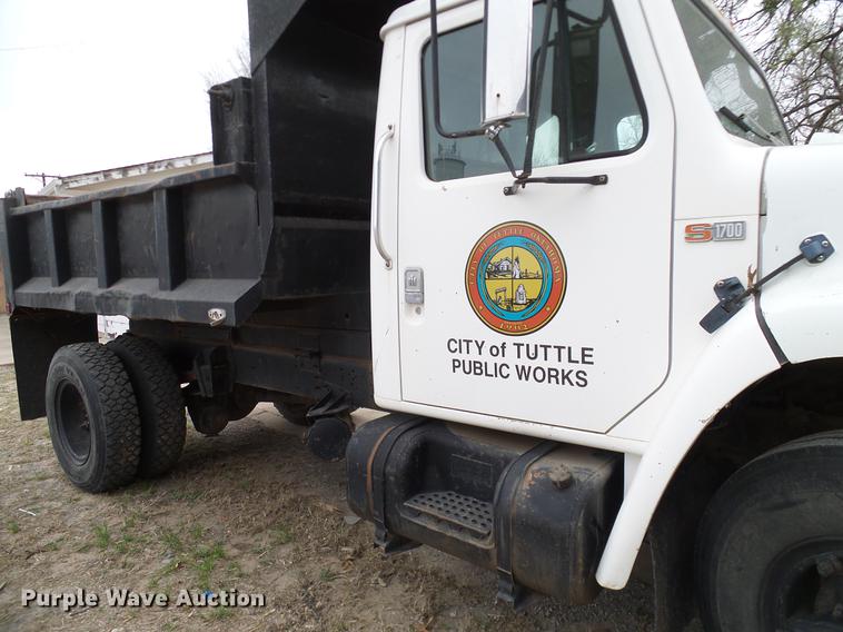 image for item DD1316 1985 International 1754 dump truck