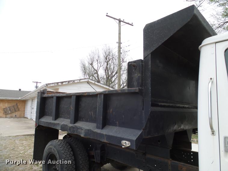 image for item DD1316 1985 International 1754 dump truck