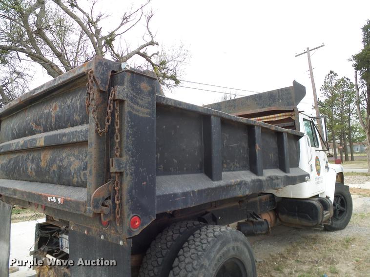 image for item DD1316 1985 International 1754 dump truck