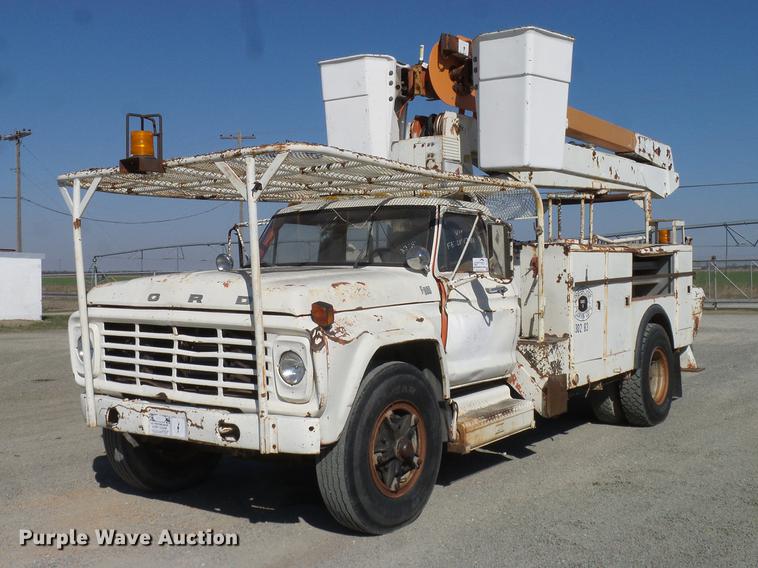 image for item DD1350 1979 Ford F800 bucket truck