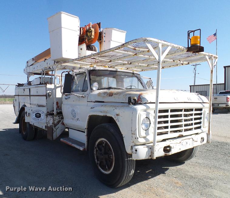 image for item DD1350 1979 Ford F800 bucket truck