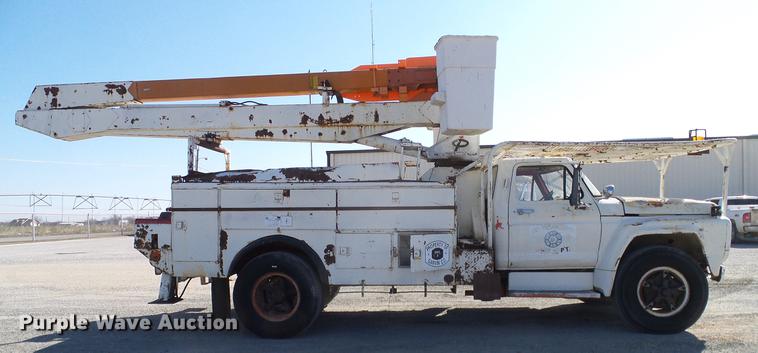 image for item DD1350 1979 Ford F800 bucket truck