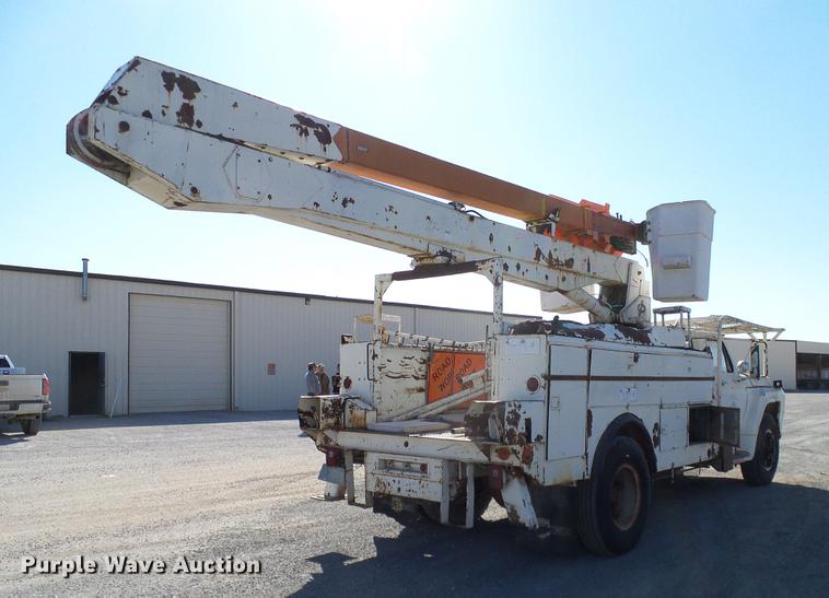 image for item DD1350 1979 Ford F800 bucket truck