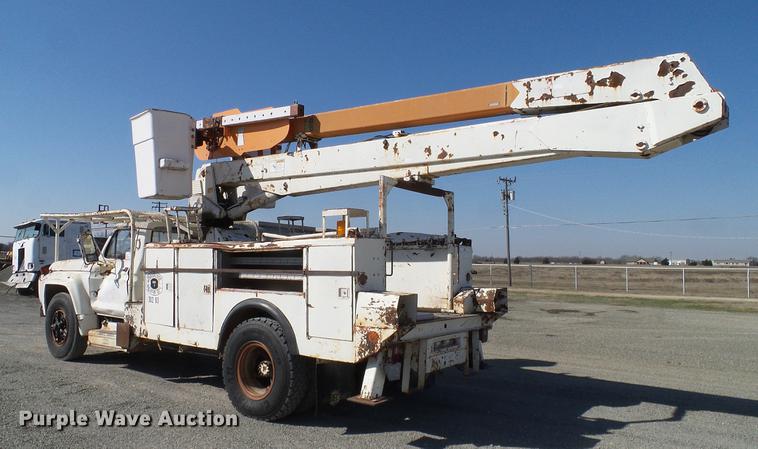 image for item DD1350 1979 Ford F800 bucket truck