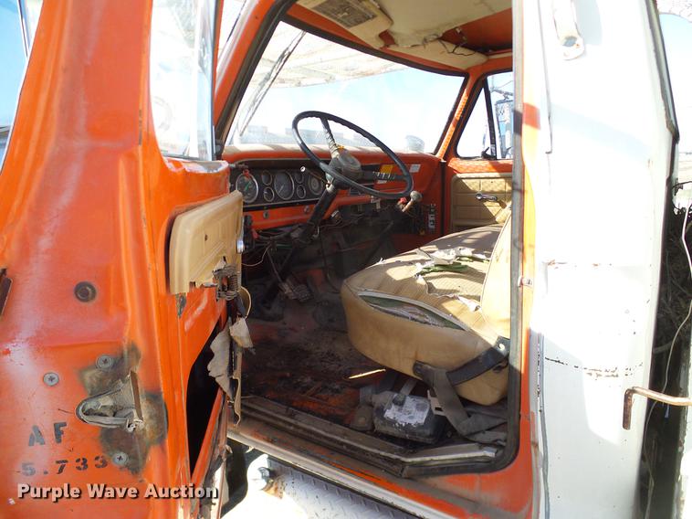 image for item DD1350 1979 Ford F800 bucket truck