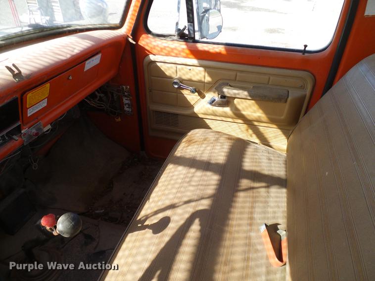 image for item DD1350 1979 Ford F800 bucket truck