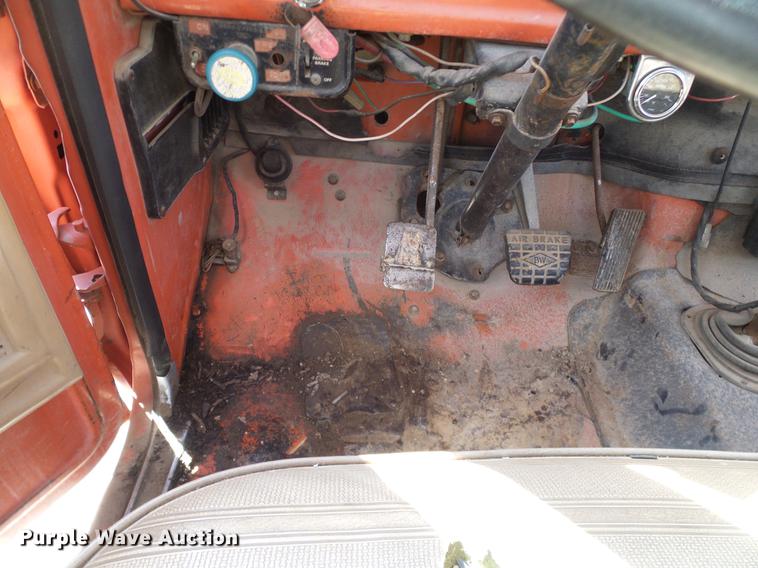 image for item DD1350 1979 Ford F800 bucket truck