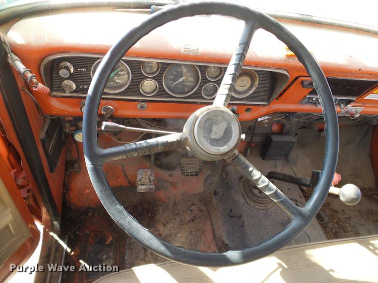 image for item DD1350 1979 Ford F800 bucket truck