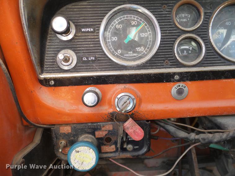 image for item DD1350 1979 Ford F800 bucket truck