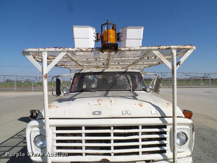 image for item DD1350 1979 Ford F800 bucket truck