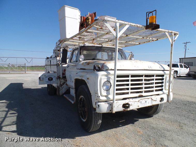 image for item DD1350 1979 Ford F800 bucket truck