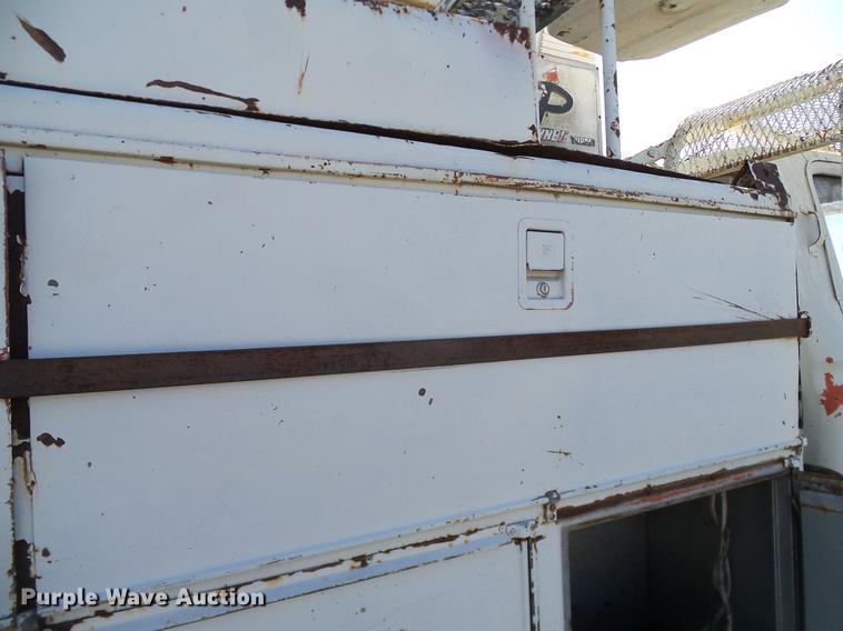 image for item DD1350 1979 Ford F800 bucket truck