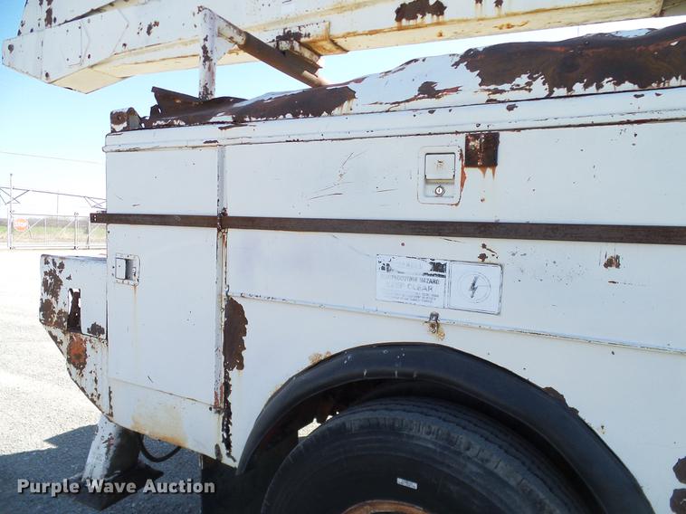 image for item DD1350 1979 Ford F800 bucket truck