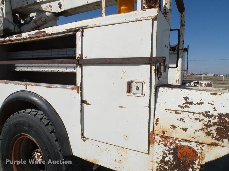 image for item DD1350 1979 Ford F800 bucket truck