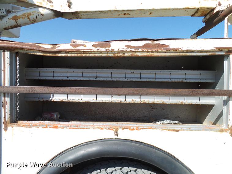 image for item DD1350 1979 Ford F800 bucket truck