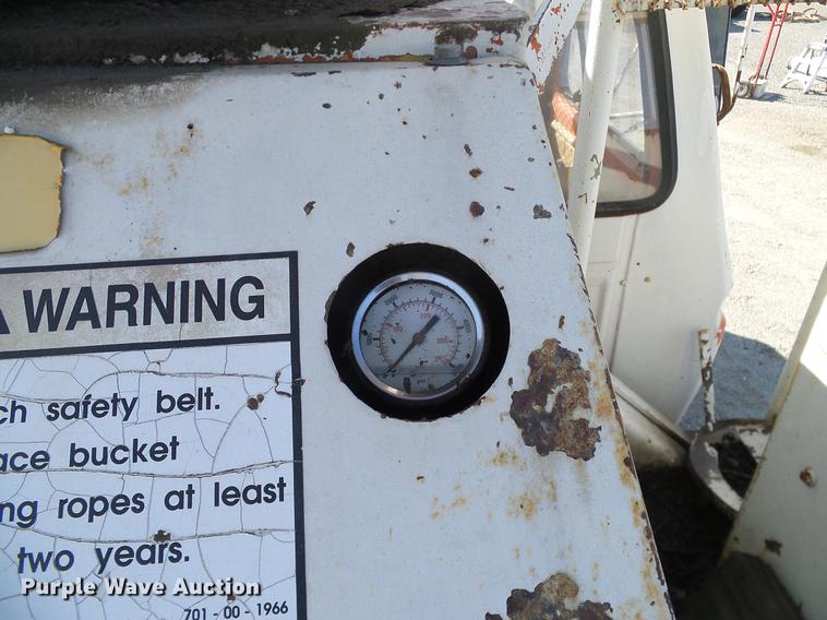 image for item DD1350 1979 Ford F800 bucket truck