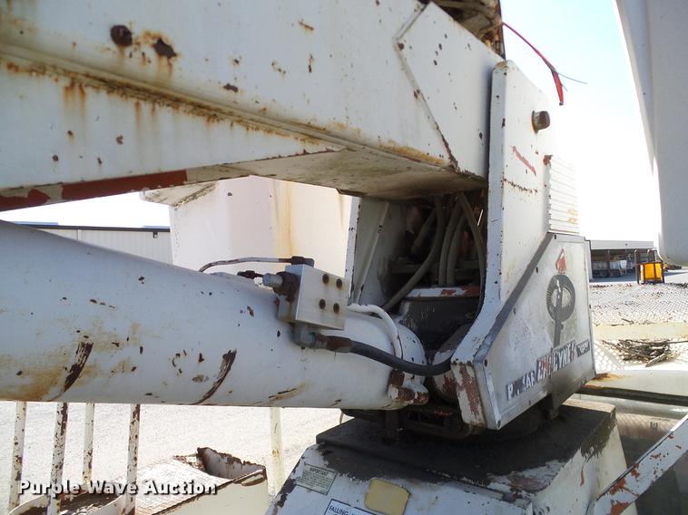 image for item DD1350 1979 Ford F800 bucket truck