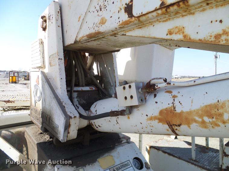 image for item DD1350 1979 Ford F800 bucket truck