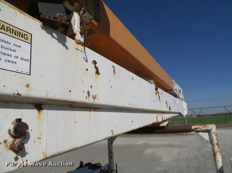 image for item DD1350 1979 Ford F800 bucket truck