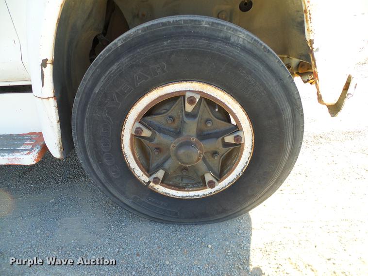 image for item DD1350 1979 Ford F800 bucket truck