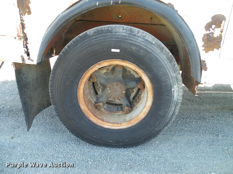 image for item DD1350 1979 Ford F800 bucket truck