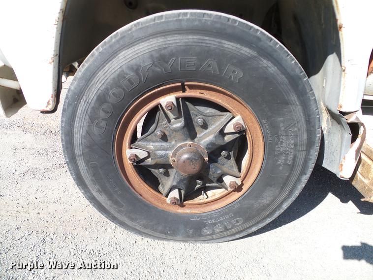 image for item DD1350 1979 Ford F800 bucket truck