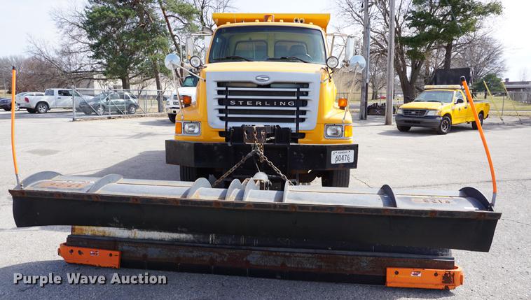 image for item DE3186 2004 Sterling L7500 dump truck