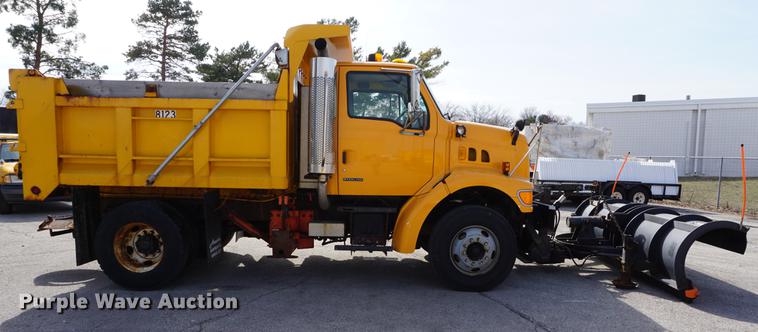 image for item DE3186 2004 Sterling L7500 dump truck