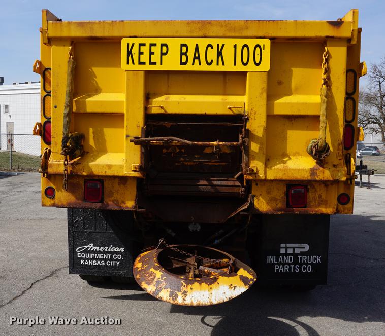 image for item DE3186 2004 Sterling L7500 dump truck