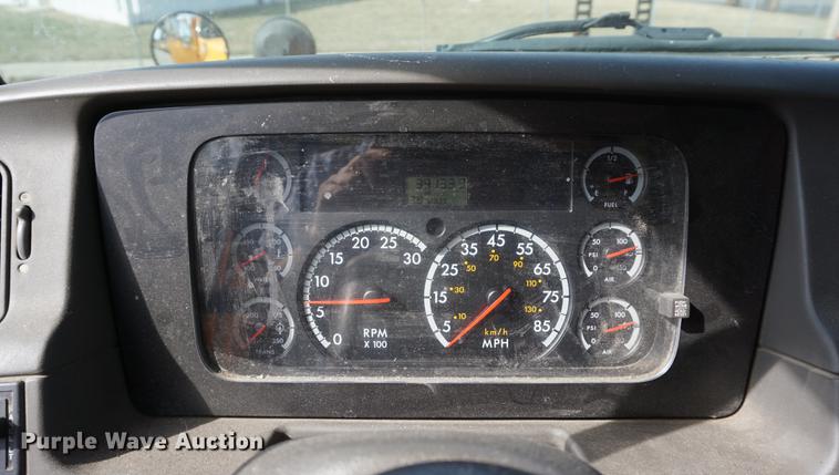 image for item DE3186 2004 Sterling L7500 dump truck