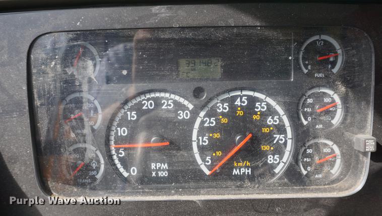 image for item DE3186 2004 Sterling L7500 dump truck