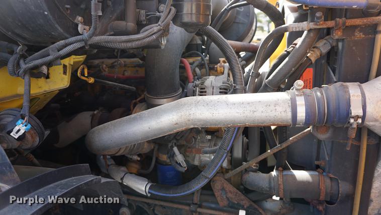 image for item DE3186 2004 Sterling L7500 dump truck