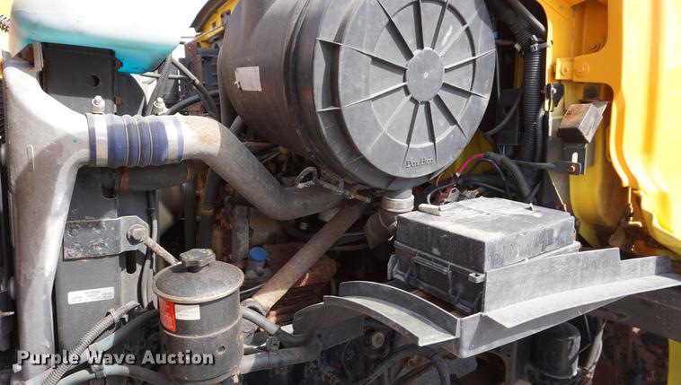 image for item DE3186 2004 Sterling L7500 dump truck