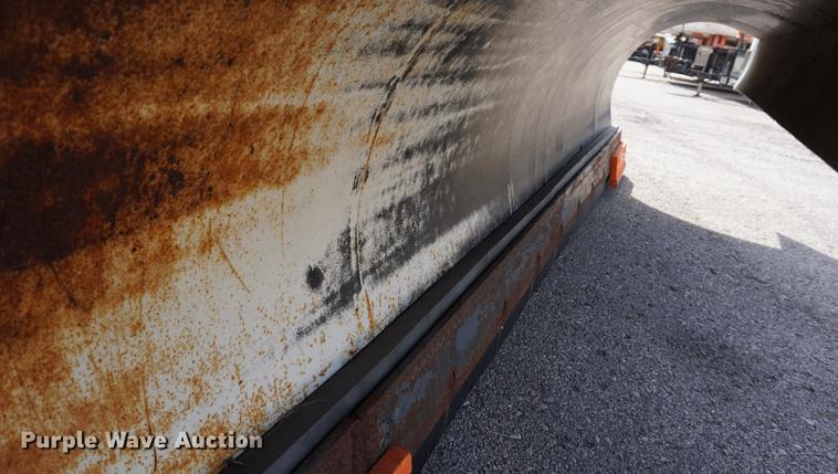 image for item DE3186 2004 Sterling L7500 dump truck