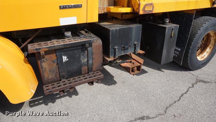 image for item DE3186 2004 Sterling L7500 dump truck