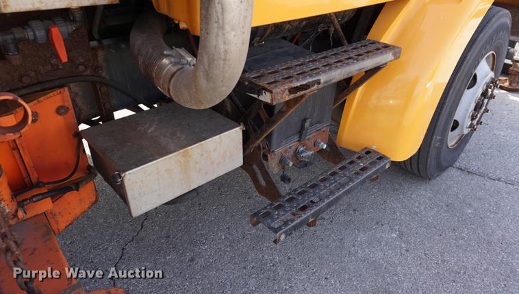 image for item DE3186 2004 Sterling L7500 dump truck