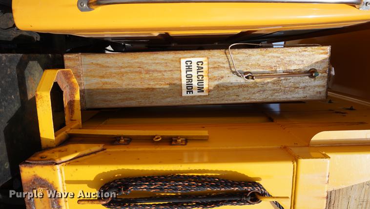 image for item DE3186 2004 Sterling L7500 dump truck