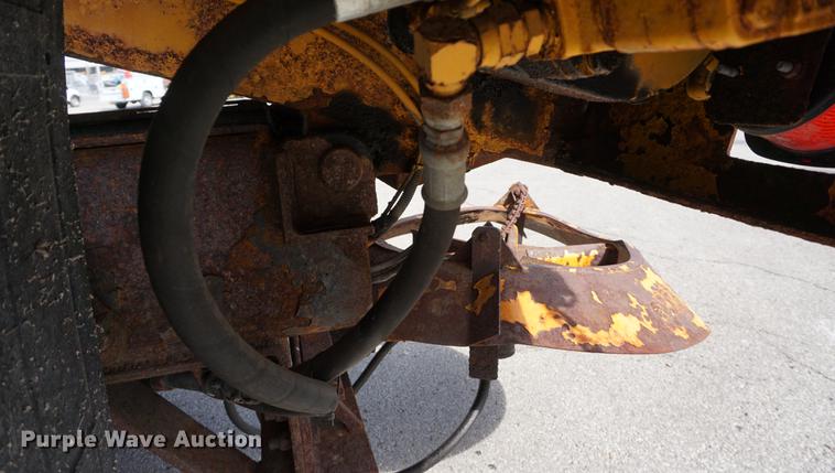 image for item DE3186 2004 Sterling L7500 dump truck